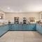 Country Inn & Suites by Radisson, Decorah, IA