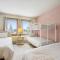 Ski on ski off, conveniently located, 2 bedroom condo with beautiful views, access to indoor pool Sunrise B3 - 基灵顿