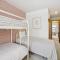 Ski on ski off, conveniently located, 2 bedroom condo with beautiful views, access to indoor pool Sunrise B3 - 基灵顿