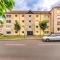 Sleek and Stylish 3 Bed in Greenock - Sleeps 8
