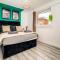 Sleek and Stylish 3 Bed in Greenock - Sleeps 8