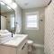 Urban Oasis w/ King Bed – 3 BR Near Duke & DT