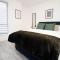 2 BR with Free Parking - Swindon