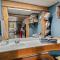 Stonegate Lodge King Bed WIFI Roku TV Salt Water Pool Room #203