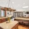 315 Park Avenue, Luxury Townhouse with River Views in Aspen - أسبين