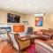 315 Park Avenue, Luxury Townhouse with River Views in Aspen - أسبين