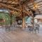 Stonegate Lodge Pool Fire Pits King BedFast WiFi 50in TV Room #209