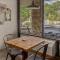 Stonegate Lodge Pool Fire Pits King BedFast WiFi 50in TV Room #209