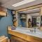 Stonegate Lodge Pool Fire Pits King BedFast WiFi 50in TV Room #209
