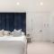 3 Bedroom, 3 bathroom large flat with sea views!