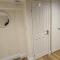 Entire en-suite room in Windsor home with free parking