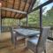 Hunter's Treehouse w 5 Star BR Mtn View & Hot Tub - Epworth