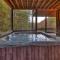 Hunter's Treehouse w 5 Star BR Mtn View & Hot Tub - Epworth