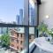 Bright 1B West Melbourne apt w free parking #MV09 - ملبورن