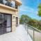 Paradiso, 4,4 Laman St - Unit with aircon, wi-fi, pool and in the heart of town, water views