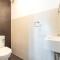 Paradiso, 4,4 Laman St - Unit with aircon, wi-fi, pool and in the heart of town, water views