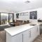 Luxury home in Christies Beach with King Bed, NBN, Netflix, 3Bed 2Bath