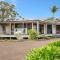 Hidden Orchard - Pet Friendly - 4 Mins Walk to Beach