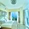 La Mirada Deluxe Suites with Oceanview