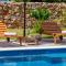 Crassula Summer Villa with Private Pool - 克拉斯