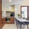 Elegant 2 BR @ near Downtown w/ Large Terrace & Canal View - Dubaj