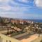 Magnifico appartamento con vista panoramica sul mare, terrazza sul tetto e ampio balcone , Magnificent full equipped seaview flat with privat parking solarium and terrace