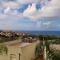 Magnifico appartamento con vista panoramica sul mare, terrazza sul tetto e ampio balcone , Magnificent full equipped seaview flat with privat parking solarium and terrace