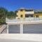 One-Bedroom Apartment In Solin