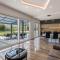 Villa Sky D 9&1 with tennis court and heated pool