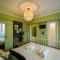 Chic Accommodation with Breathtaking Views over Calea Victoriei - Your Central Heaven