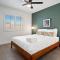 The Modern Indio Large Family Home With Pool And Spa