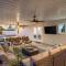 Hidden Gem Retreat With Large Entertainers Backyard