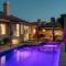 The Crescendo Stylish Modern Pool Home - إنديو