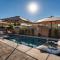 The Crescendo Stylish Modern Pool Home - إنديو