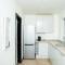 A modern home close to city centre with parking - Killingbeck