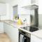 A modern home close to city centre with parking - Killingbeck