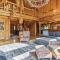 Enjoy this stunning Log home with open floor plan and tons of natural lighting Ridgetop - Killington