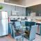 McCormick 2Br-2Ba family unit for up to 8 guests with Optional Parking & Gym Access - شيكاغو