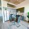 McCormick 2Br-2Ba family unit for up to 8 guests with Optional Parking & Gym Access - شيكاغو