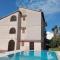 Apartments LEO with pool - Umag