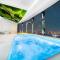Apartamenty Sky Tower z Jakuzzi Przy Oknie