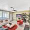 Heated pool, parking, 5 min walk to food and fun! - Fort Lauderdale