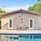 Heated pool, parking, 5 min walk to food and fun! - Fort Lauderdale