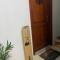 1 quarto 1 cama queen size banheiro privativo- ap compartilhado - ألفيناس