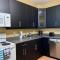 Large Townhouse, Lower Floor with AC, City Center