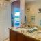 Guest suite - Waterfront -Pool & Hot tub- Walk to Beach
