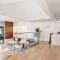 Malibu Breeze - hot tub, ocean view, steps to beach