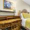 Mile to Beach! Tiki Master Suite