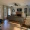 Quiet 1 Acre Lake House Nestled in the Woods 4B/4B