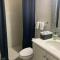 Quiet 1 Acre Lake House Nestled in the Woods 4B/4B